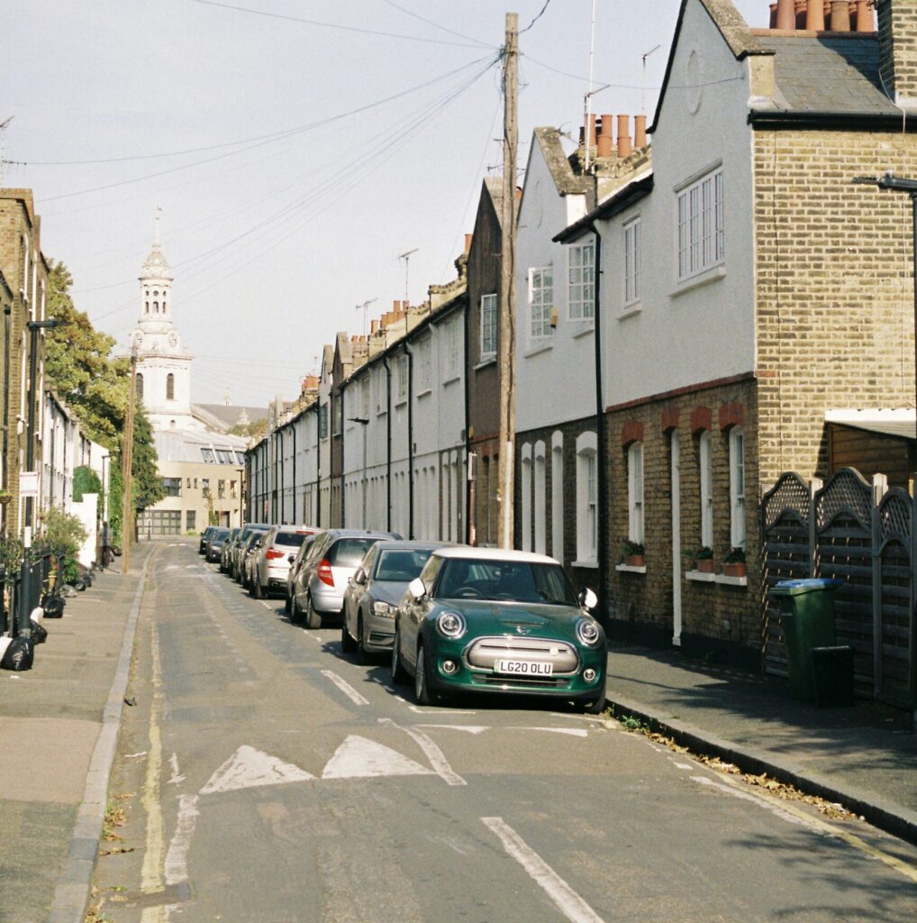 Британские водители без парковки у дома платят больше | London Cult.