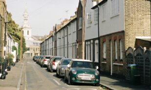 Британские водители без парковки у дома платят больше | London Cult.