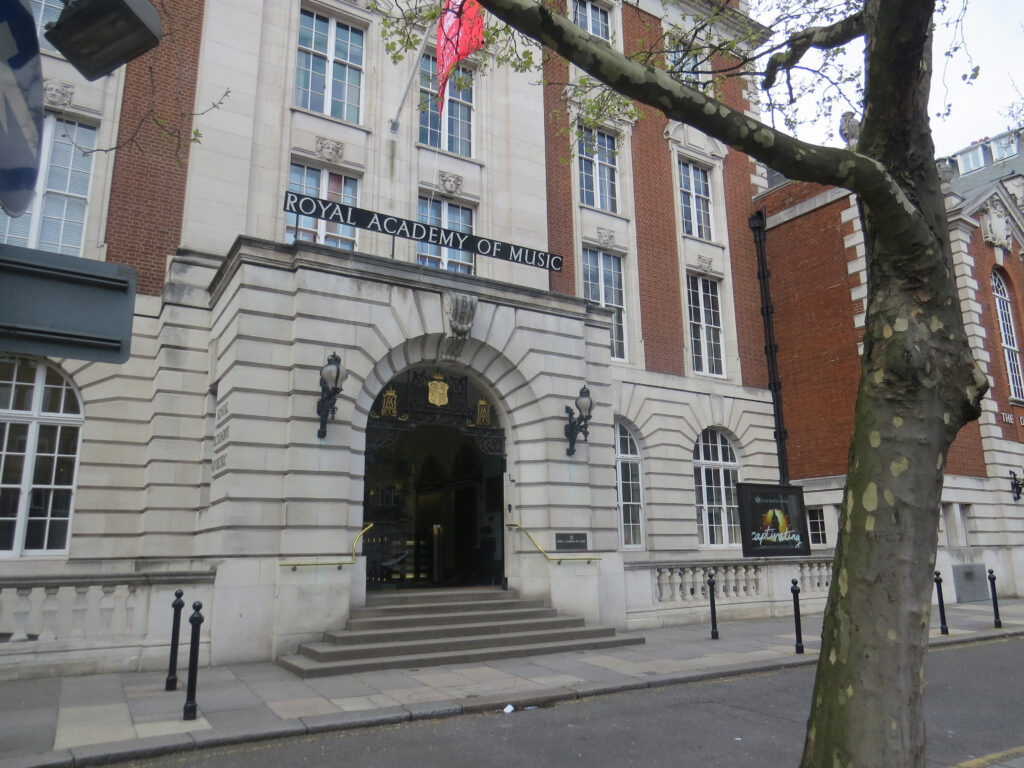 «Ленивая дискриминация»: Королевская академия музыки исключила учеников частных школ из новой программы | London Cult.