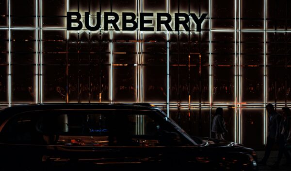 Burberry возвращает «британскость» и рост продаж | London Cult.