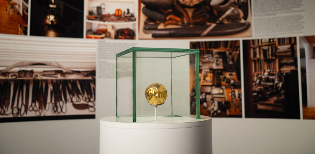 An Artist of Line and Thought: Daniel Brush exhibition in École Van Cleef & Arpels in Paris | London Cult.