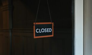 В Великобритании начали закрываться крупные учебные заведения | London Cult.