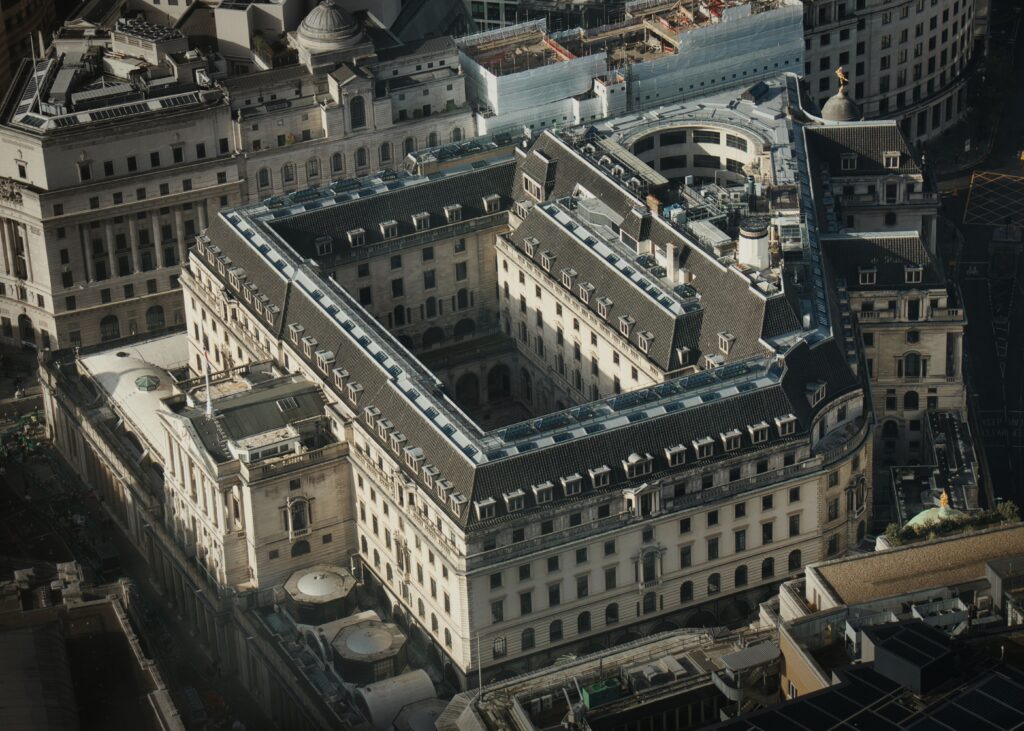 Банк Англии сохранил ставку на уровне 3,75% на фоне роста инфляции | London Cult.