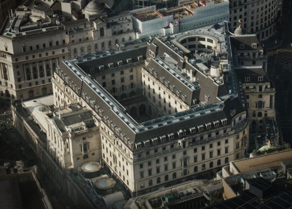 Банк Англии сохранил ставку на уровне 3,75% на фоне роста инфляции | London Cult.