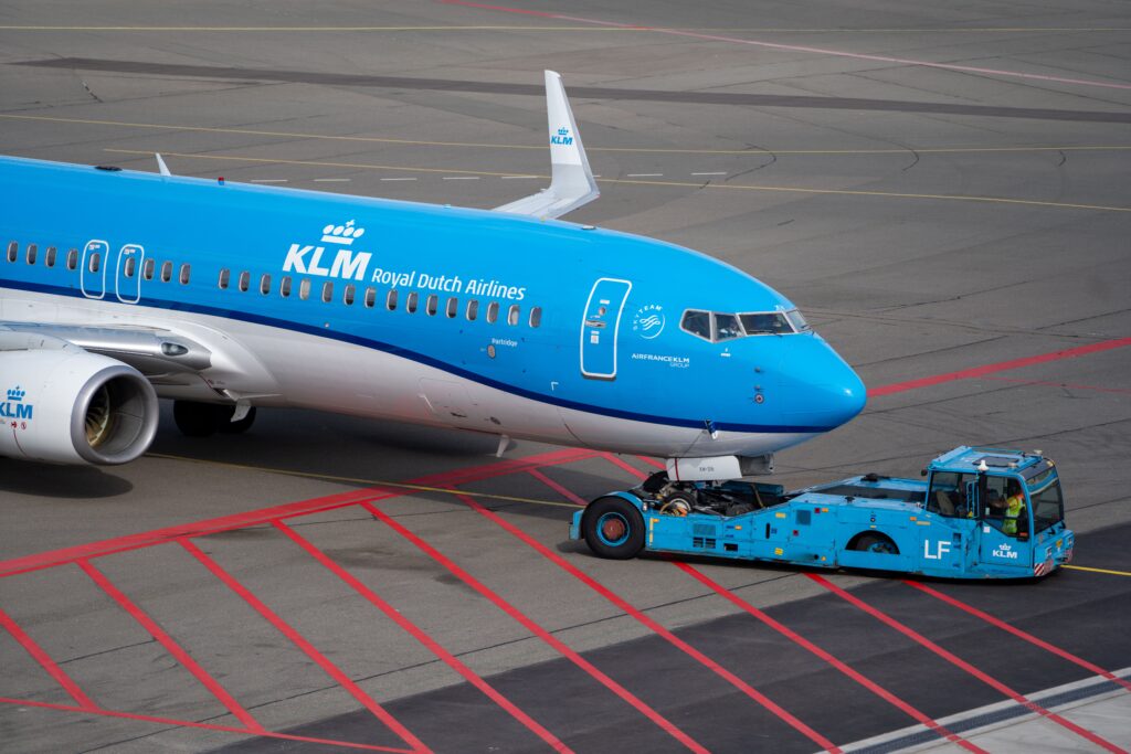 Пауэрбанк загорелся над Атлантикой: экс-глава KLM нарушил правила авиакомпании? | London Cult.