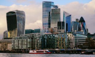 Миллиардеры покидают Британию: Рокос платил налогов как 38 тысяч человек | London Cult.