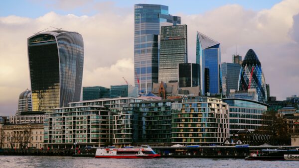 Миллиардеры покидают Британию: Рокос платил налогов как 38 тысяч человек | London Cult.