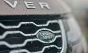 Jaguar Land Rover сократит около 4 тысяч сотрудников: что происходит с британским автогигантом | London Cult.