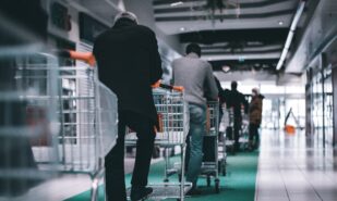 Британцы готовятся к ЧС: продажи консервов и фонариков взлетели | London Cult.