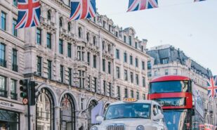 Оксфорд-стрит стала пешеходной: впереди праздничные гулянья! | London Cult.